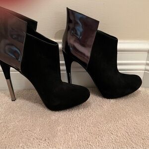 Sigerson Morrison Suede Baladi Ankle Booties. Excellent Condition. Size 7